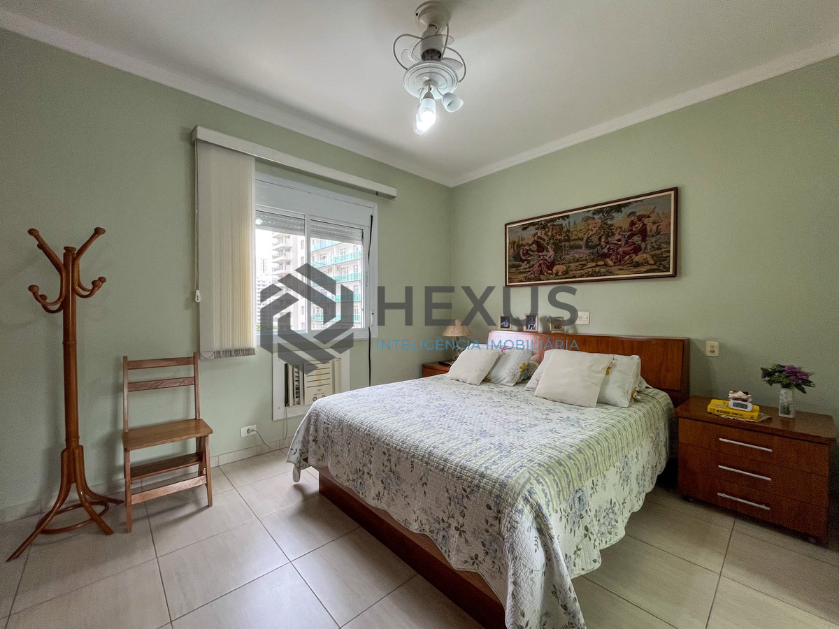 Foto 13 de Apartamento com varanda e vista mar na quadra mar da Praia das Pitangueiras, Guaruja