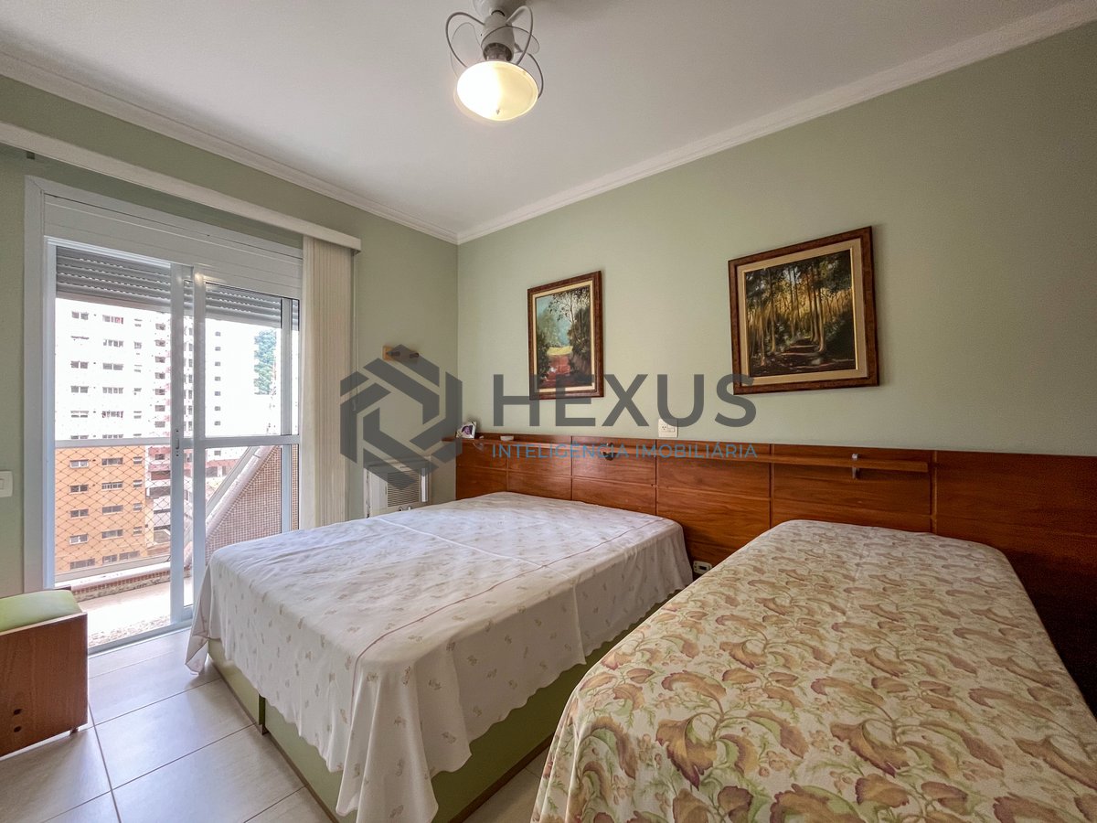Foto 17 de Apartamento com varanda e vista mar na quadra mar da Praia das Pitangueiras, Guaruja