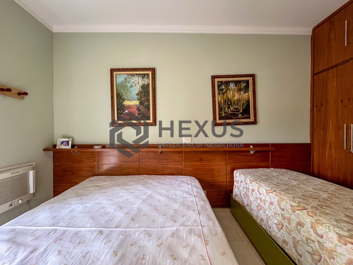 Foto 18 de Apartamento com varanda e vista mar na quadra mar da Praia das Pitangueiras, Guaruja