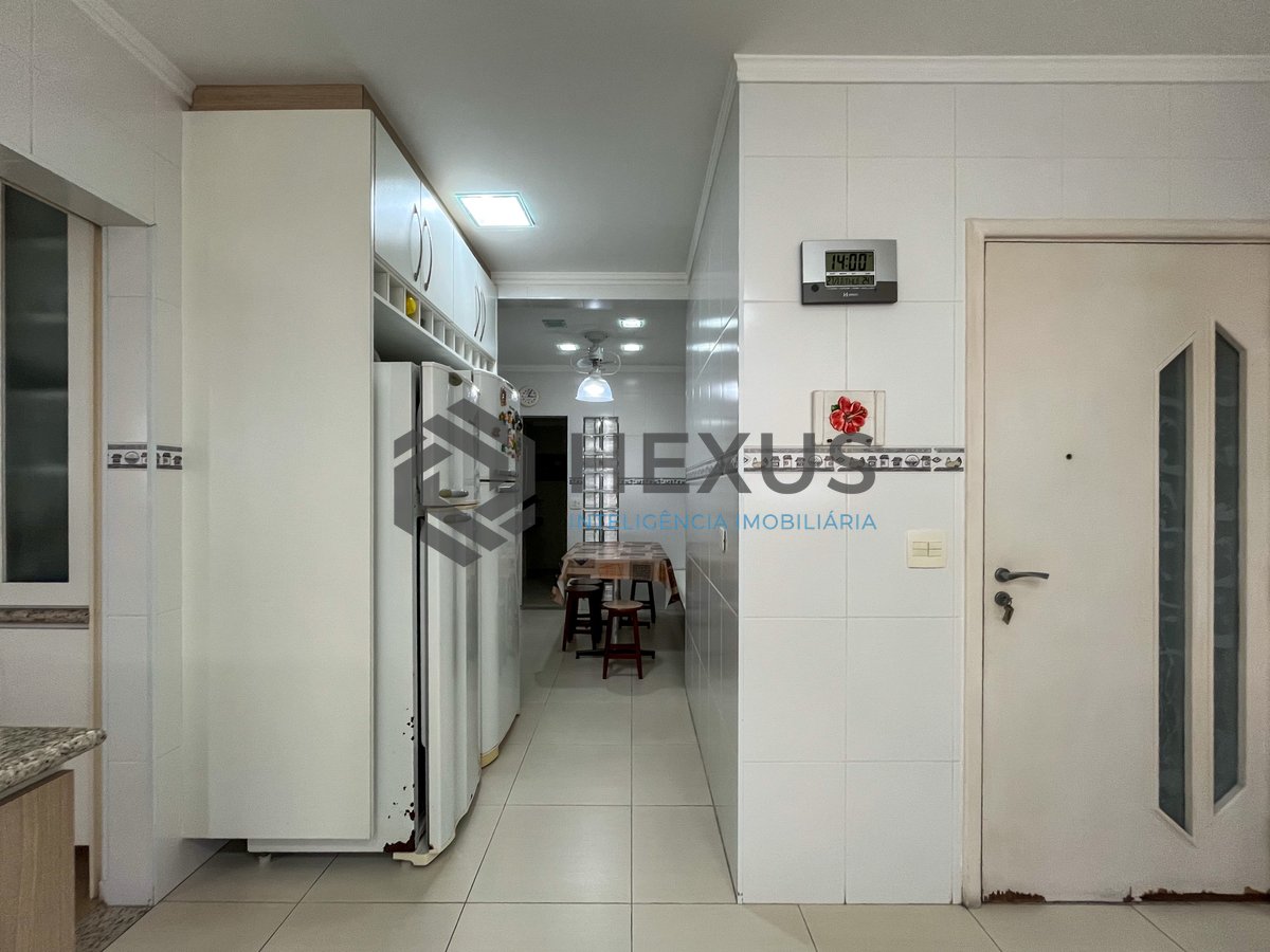 Foto 29 de Apartamento com varanda e vista mar na quadra mar da Praia das Pitangueiras, Guaruja