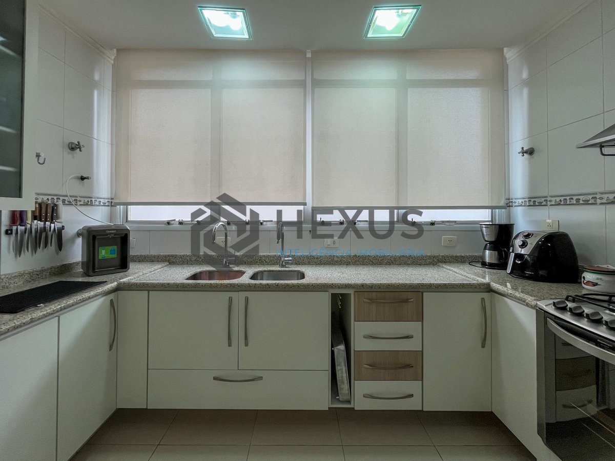 Foto 30 de Apartamento com varanda e vista mar na quadra mar da Praia das Pitangueiras, Guaruja