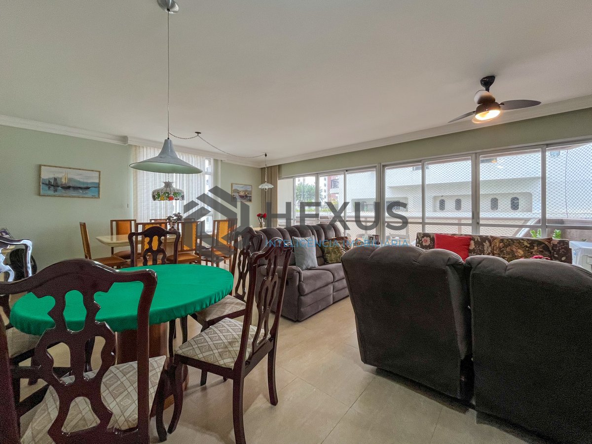 Foto 5 de Apartamento com varanda e vista mar na quadra mar da Praia das Pitangueiras, Guaruja