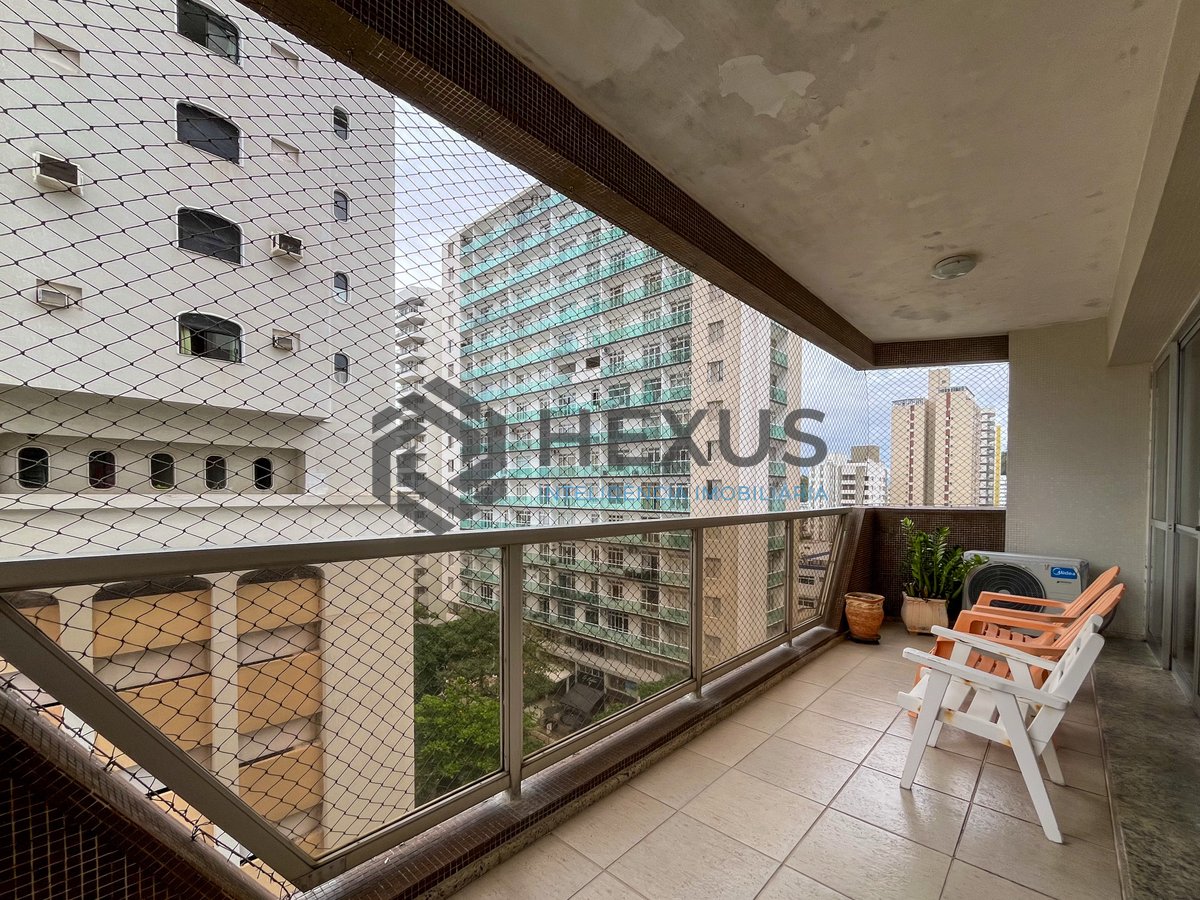 Foto 9 de Apartamento com varanda e vista mar na quadra mar da Praia das Pitangueiras, Guaruja
