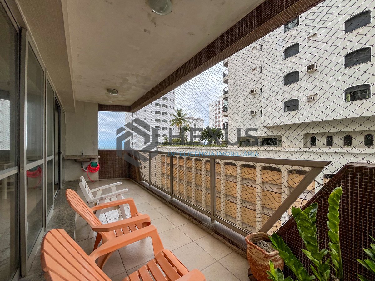 Foto 10 de Apartamento com varanda e vista mar na quadra mar da Praia das Pitangueiras, Guaruja