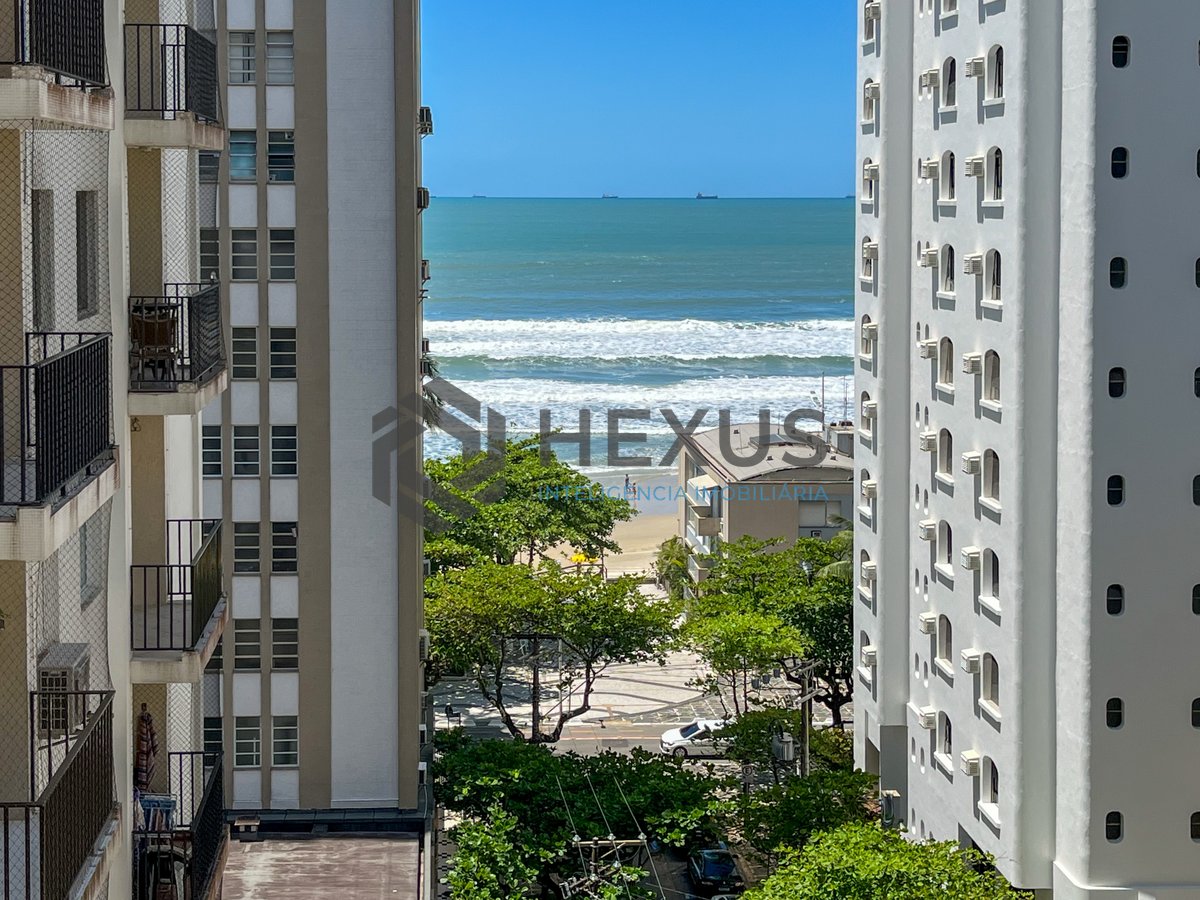 Foto 12 de Apartamento com varanda e vista mar na quadra-mar da Praia das Pitangueiras, Guaruja