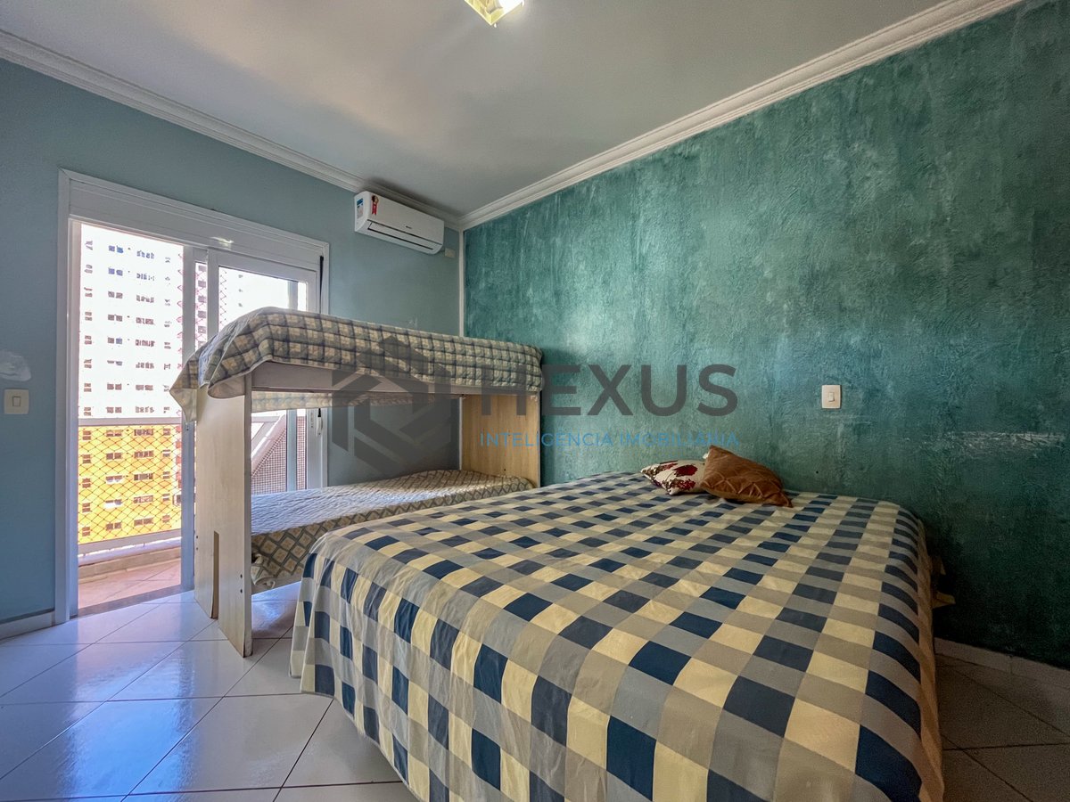 Foto 16 de Apartamento com varanda e vista mar na quadra-mar da Praia das Pitangueiras, Guaruja