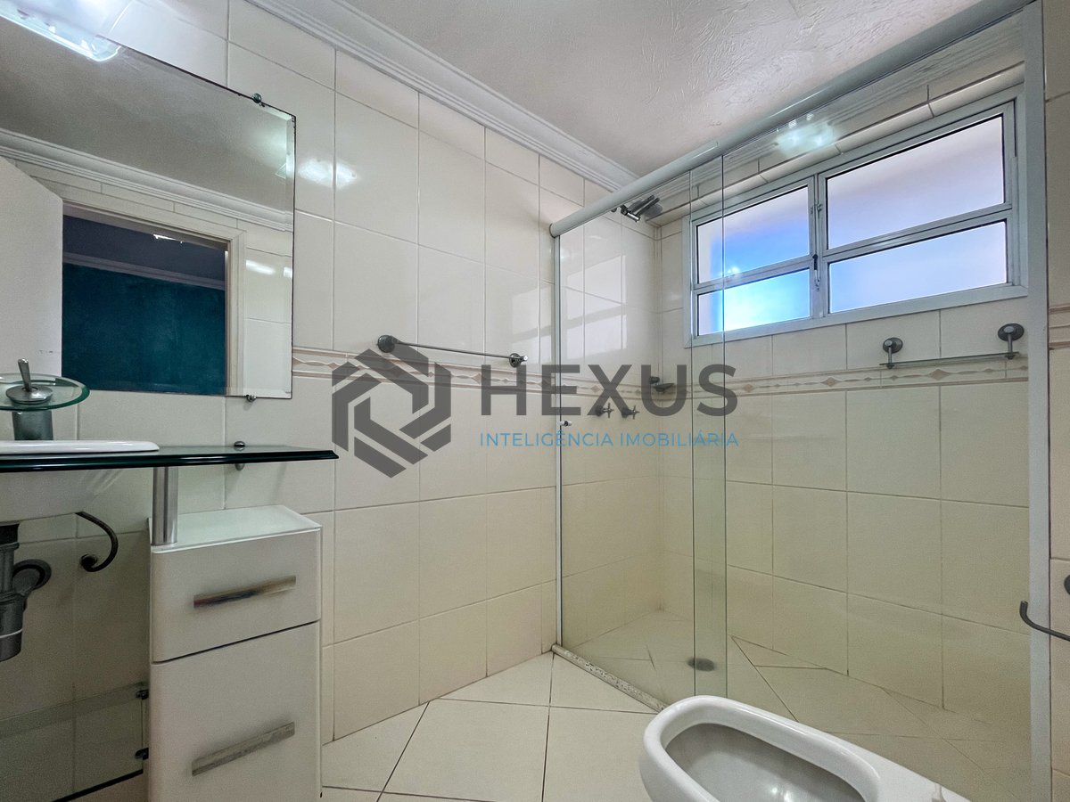 Foto 20 de Apartamento com varanda e vista mar na quadra-mar da Praia das Pitangueiras, Guaruja