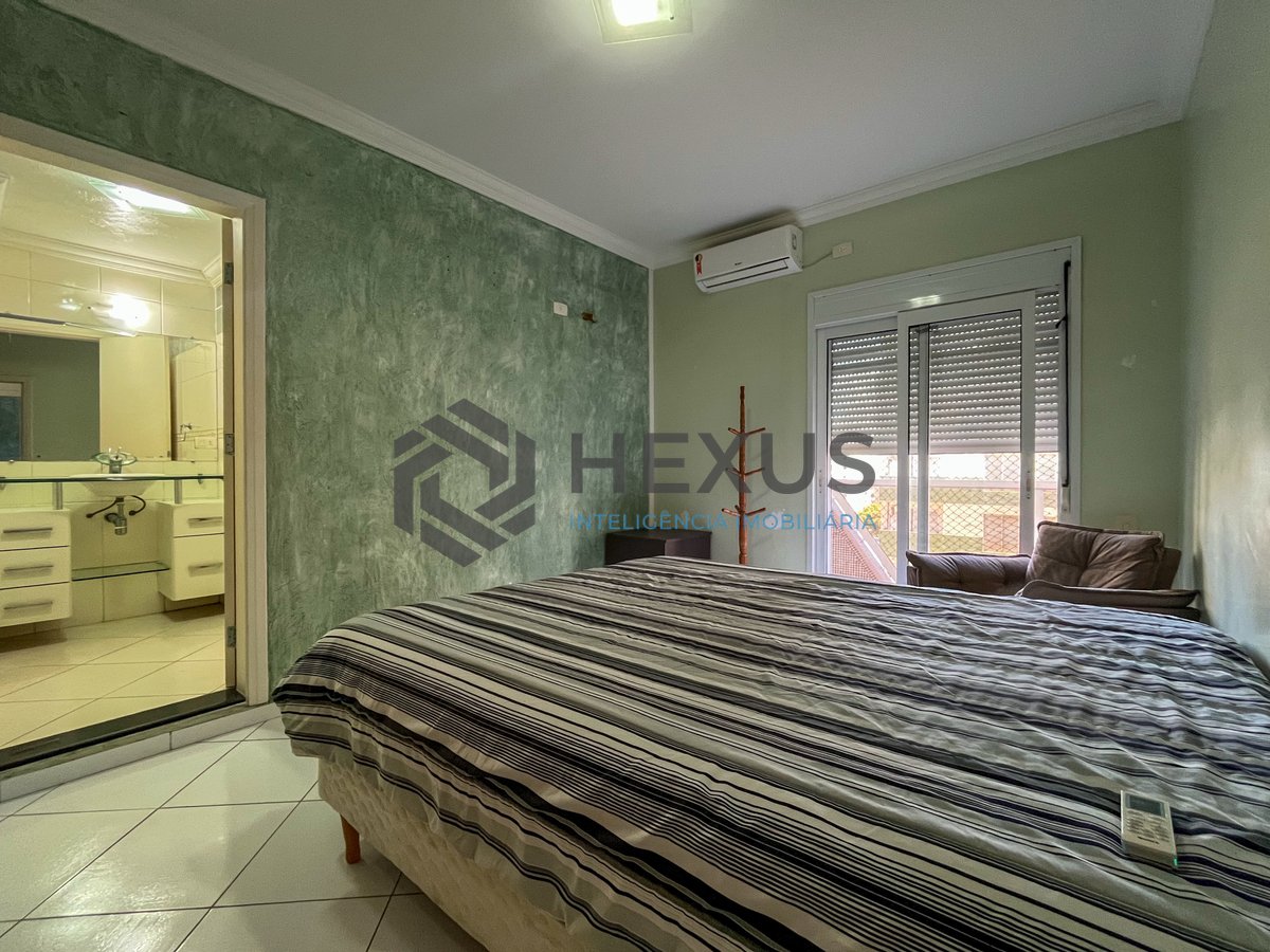 Foto 21 de Apartamento com varanda e vista mar na quadra-mar da Praia das Pitangueiras, Guaruja