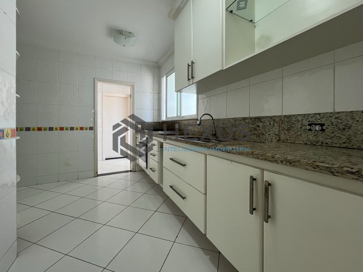 Foto 30 de Apartamento com varanda e vista mar na quadra-mar da Praia das Pitangueiras, Guaruja