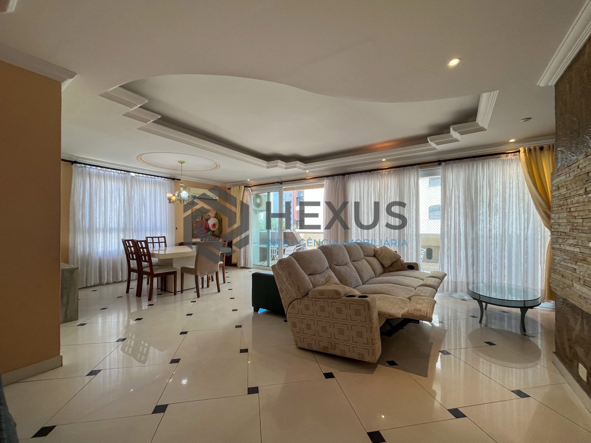 Foto 4 de Apartamento com varanda e vista mar na quadra-mar da Praia das Pitangueiras, Guaruja