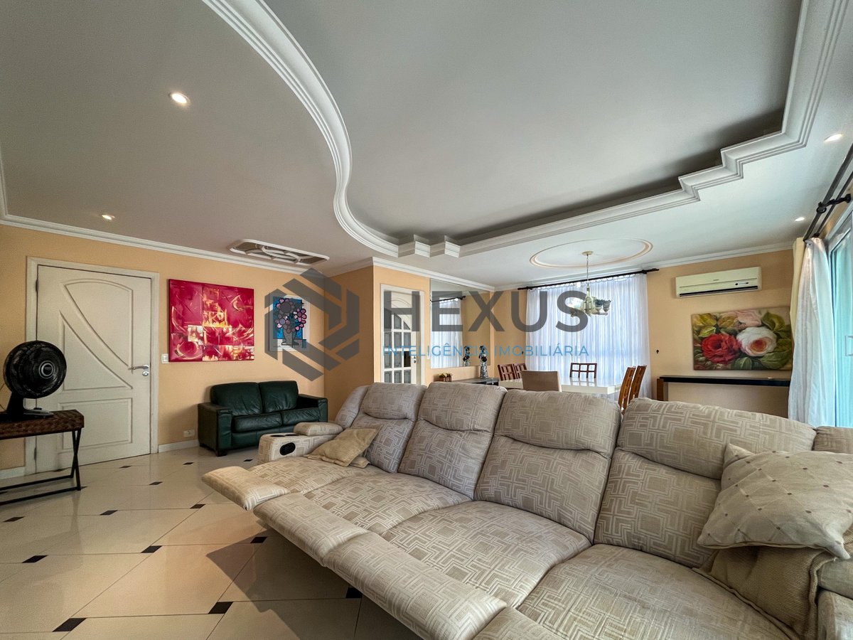 Foto 5 de Apartamento com varanda e vista mar na quadra-mar da Praia das Pitangueiras, Guaruja