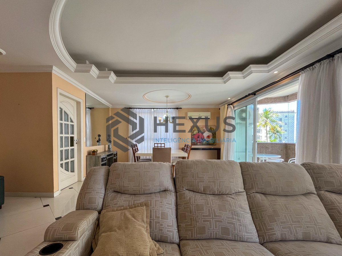 Foto 6 de Apartamento com varanda e vista mar na quadra-mar da Praia das Pitangueiras, Guaruja