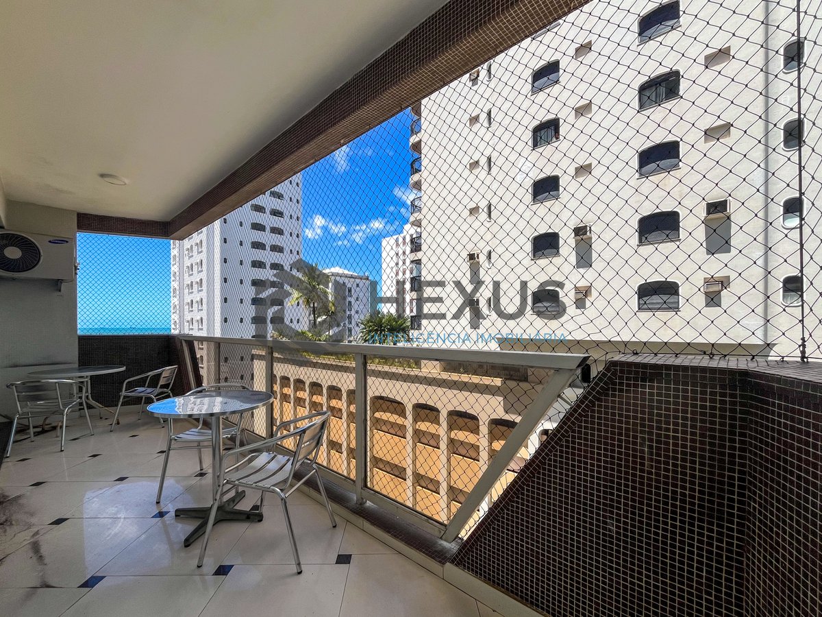 Foto 10 de Apartamento com varanda e vista mar na quadra-mar da Praia das Pitangueiras, Guaruja