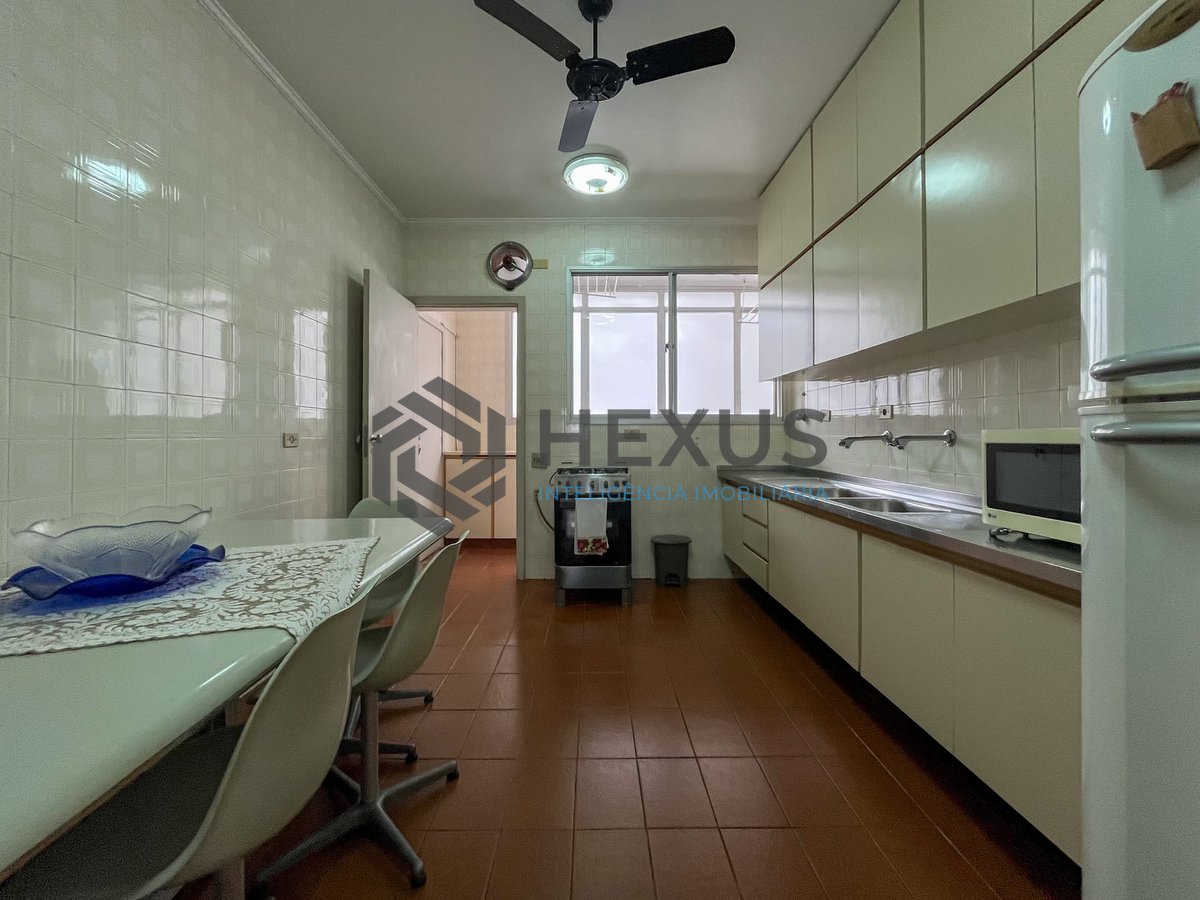 Foto 21 de Apartamento com varanda na quadra mar da Praia das Pitangueiras, Guaruja