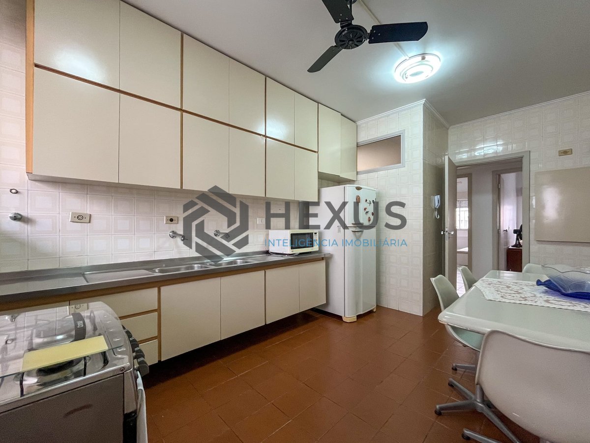 Foto 22 de Apartamento com varanda na quadra mar da Praia das Pitangueiras, Guaruja