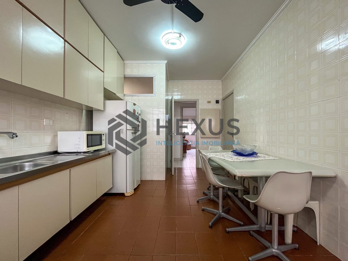 Foto 23 de Apartamento com varanda na quadra mar da Praia das Pitangueiras, Guaruja
