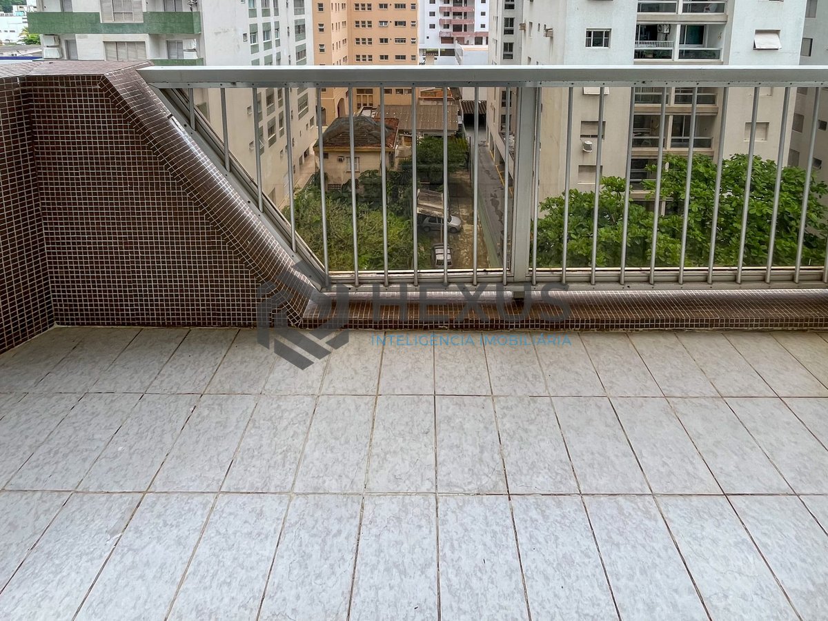 Foto 8 de Apartamento com varanda na quadra mar da Praia das Pitangueiras, Guaruja