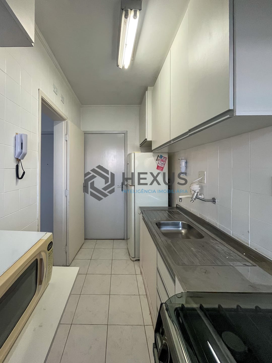 Foto 13 de Apartamento com varanda e lazer a uma quadra da Praia das Pitangueiras, Guaruja