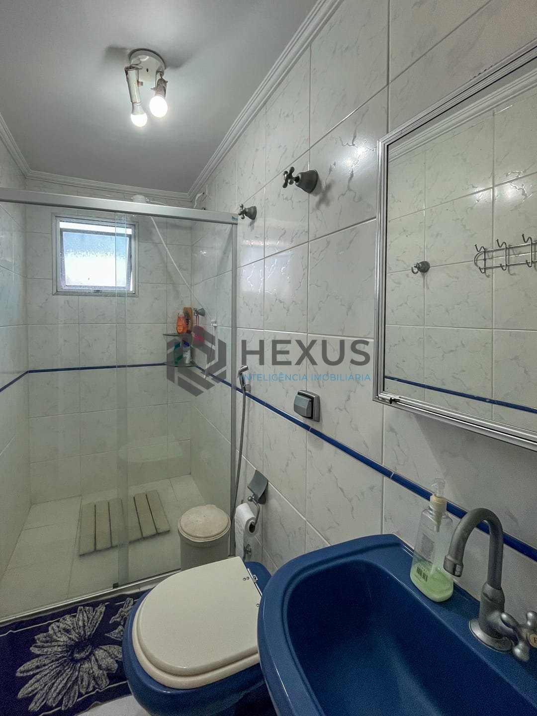 Foto 10 de Apartamento com varanda e lazer a uma quadra da Praia das Pitangueiras, Guaruja