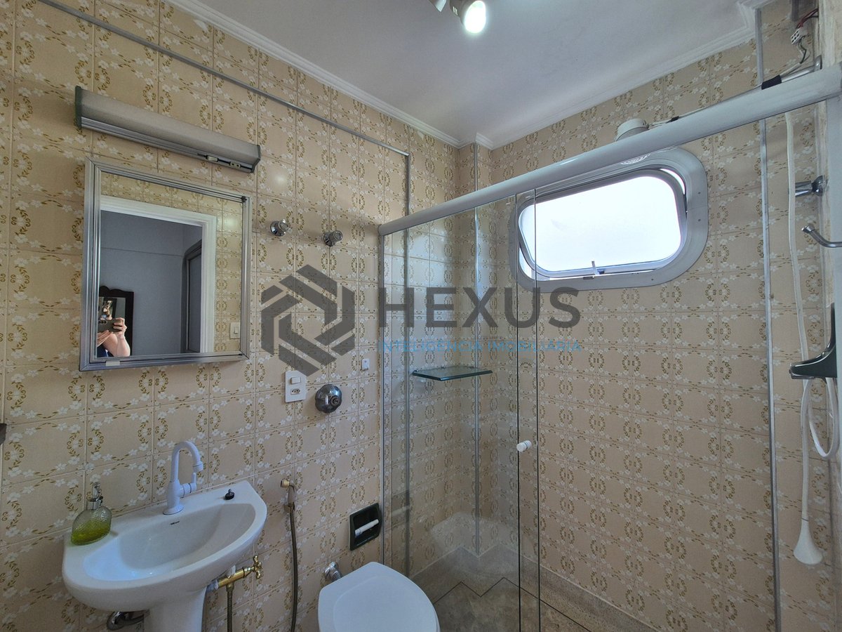 Foto 13 de Apartamento com varanda na Praia das Pitangueiras, Guaruja