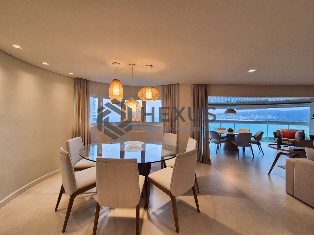 Foto 4 de Apartamento reformado frente mar com varanda gourmet e lazer de clube na Praia da Enseada, Guaruja
