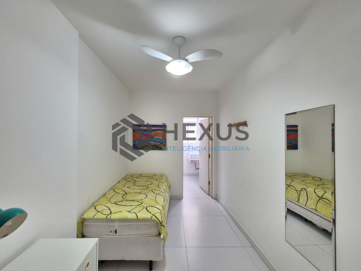 Foto 12 de Apartamento com varanda e lazer na quadra mar da Praia das Pitangueiras, Guaruja