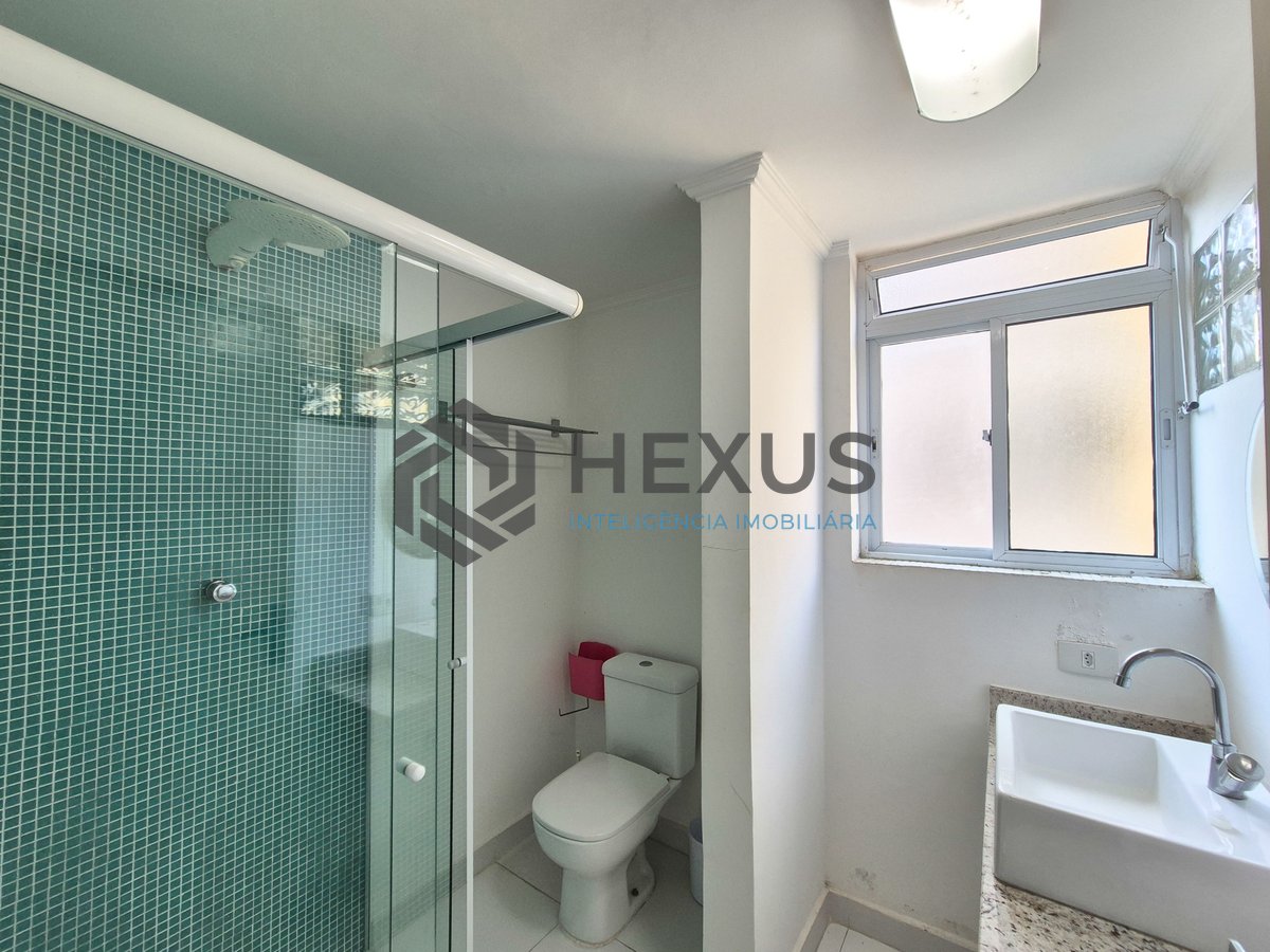 Foto 13 de Apartamento com varanda e lazer na quadra mar da Praia das Pitangueiras, Guaruja