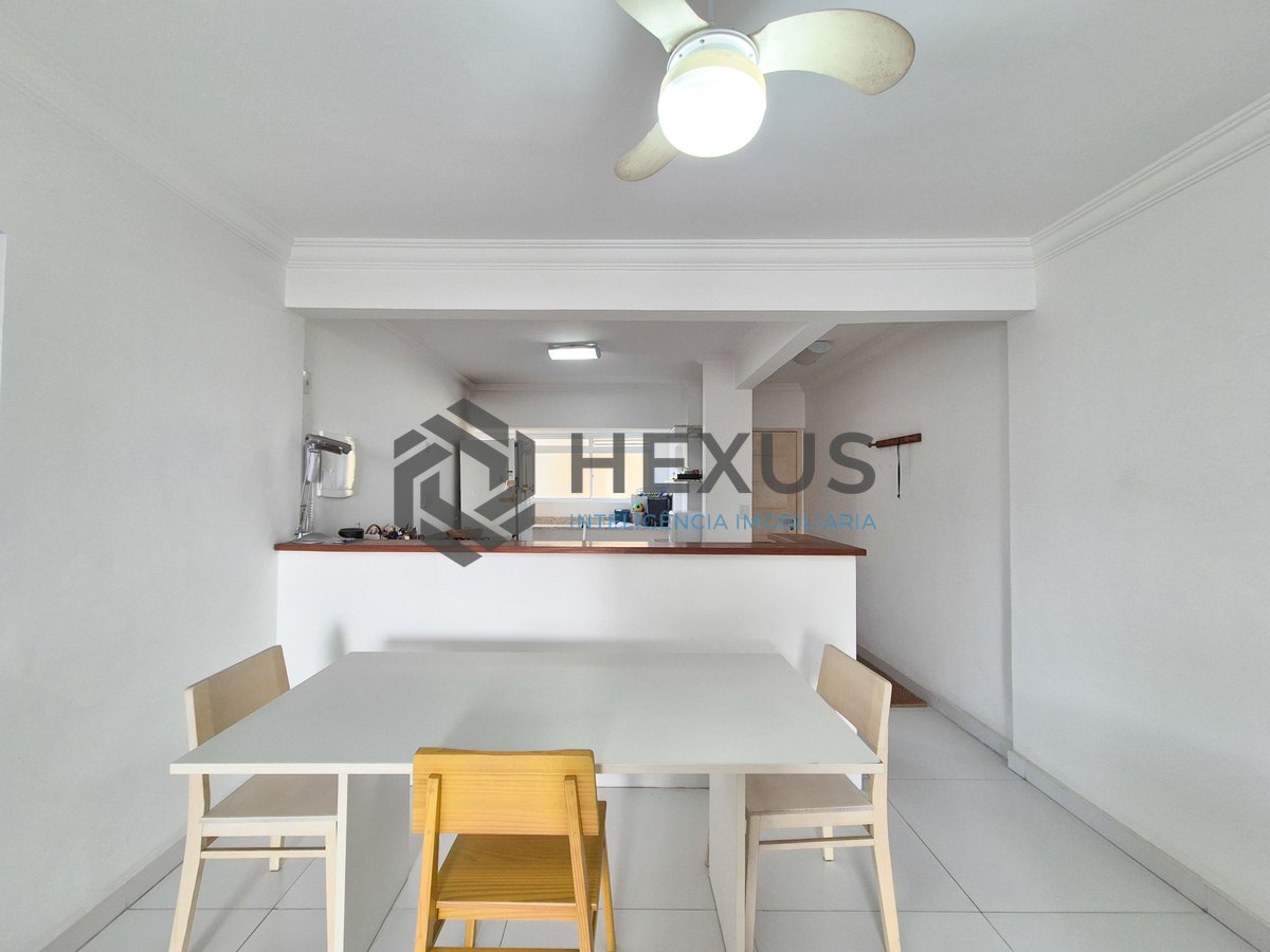 Foto 17 de Apartamento com varanda e lazer na quadra mar da Praia das Pitangueiras, Guaruja