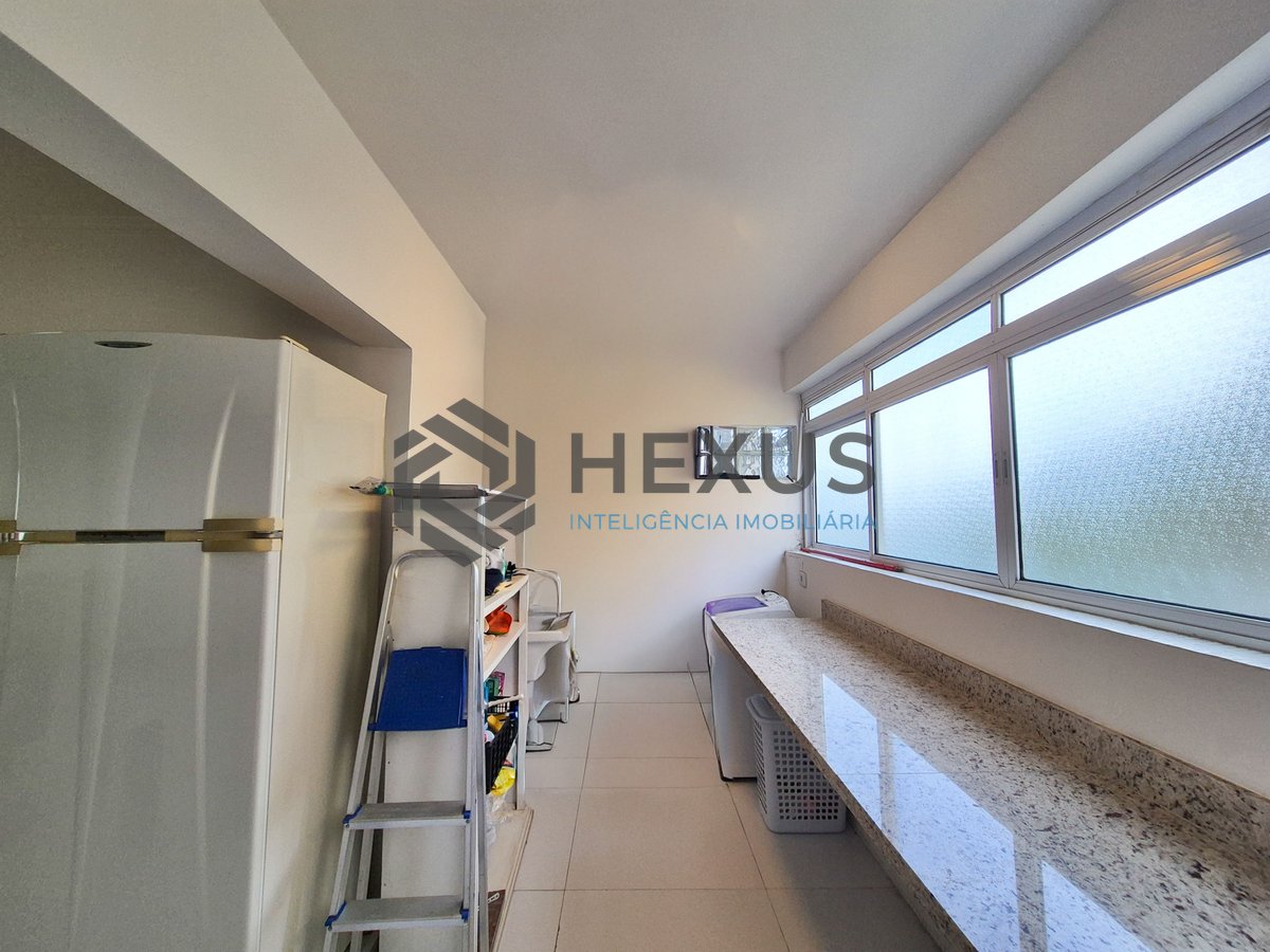Foto 22 de Apartamento com varanda e lazer na quadra mar da Praia das Pitangueiras, Guaruja