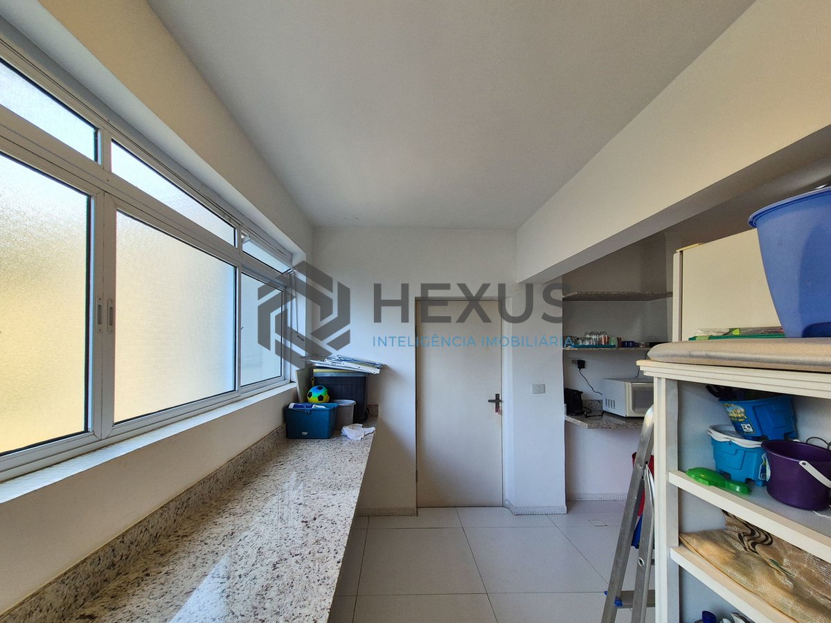 Foto 23 de Apartamento com varanda e lazer na quadra mar da Praia das Pitangueiras, Guaruja