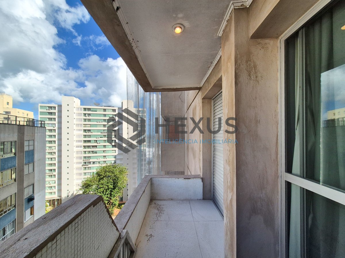 Foto 4 de Apartamento com varanda e lazer na quadra mar da Praia das Pitangueiras, Guaruja