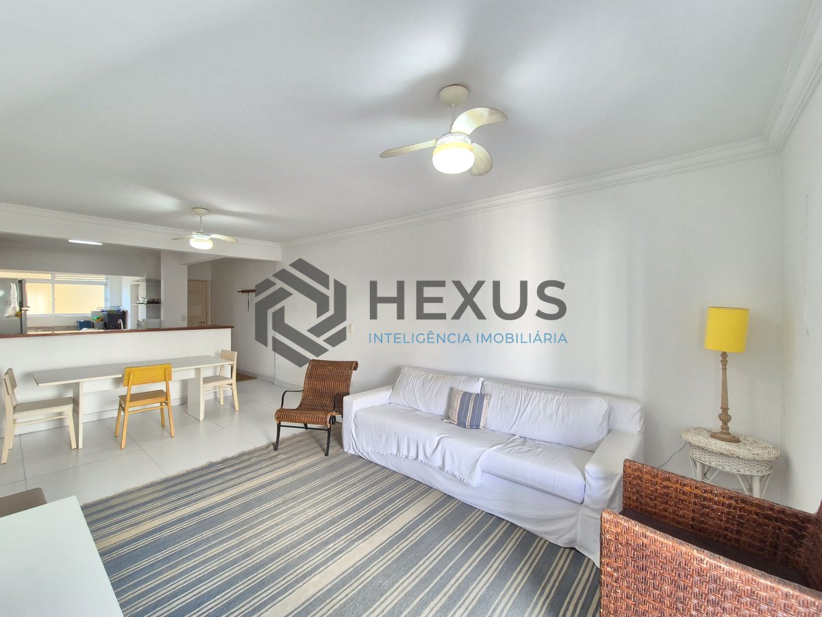 Foto 5 de Apartamento com varanda e lazer na quadra mar da Praia das Pitangueiras, Guaruja