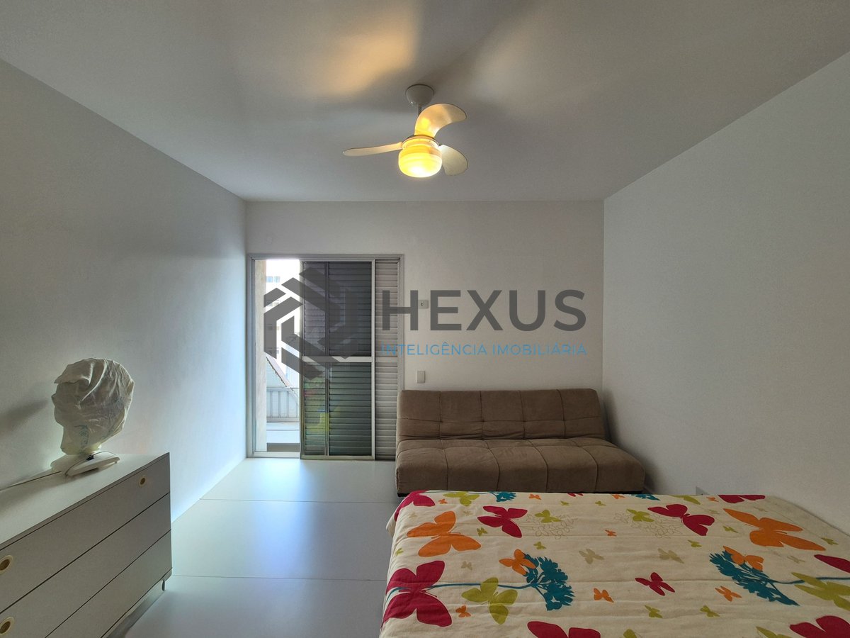 Foto 8 de Apartamento com varanda e lazer na quadra mar da Praia das Pitangueiras, Guaruja