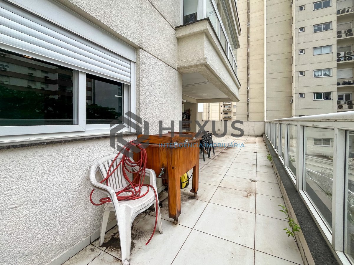 Foto 5 de Apartamento garden com varanda gourmet e lazer na quadra mar da Praia das Pitangueiras, Guaruja