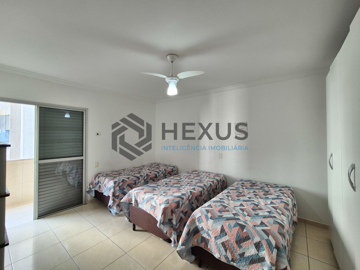 Foto 11 de Apartamento com varanda e lazer na quadra mar da Praia das Pitangueiras, Guaruja