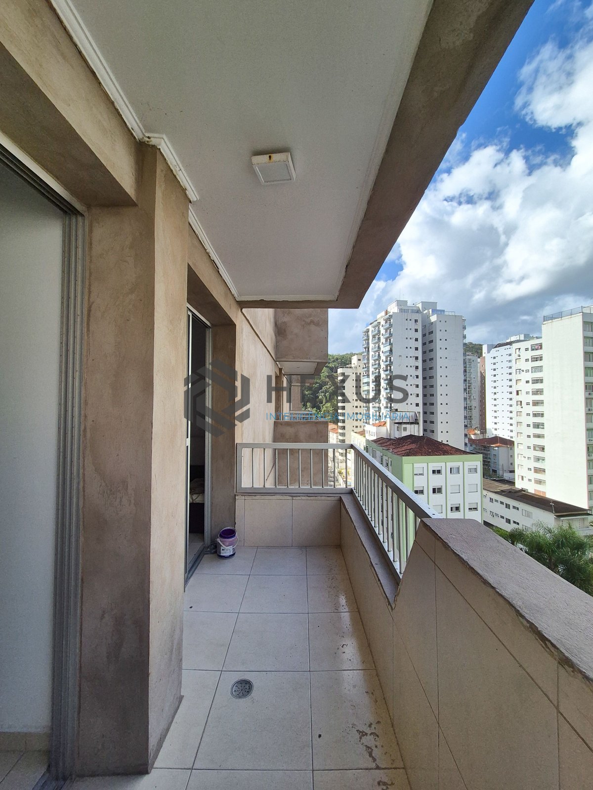 Foto 15 de Apartamento com varanda e lazer na quadra mar da Praia das Pitangueiras, Guaruja