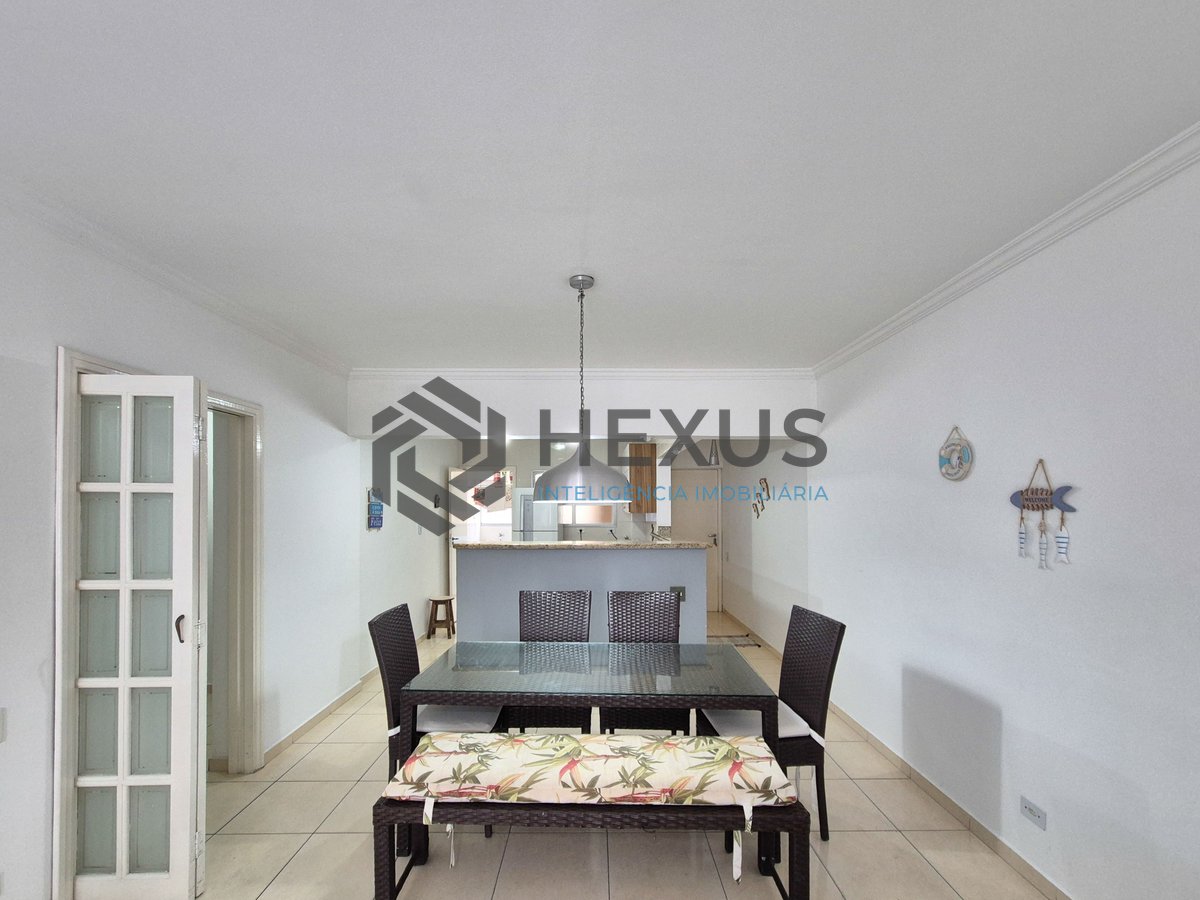 Foto 3 de Apartamento com varanda e lazer na quadra mar da Praia das Pitangueiras, Guaruja