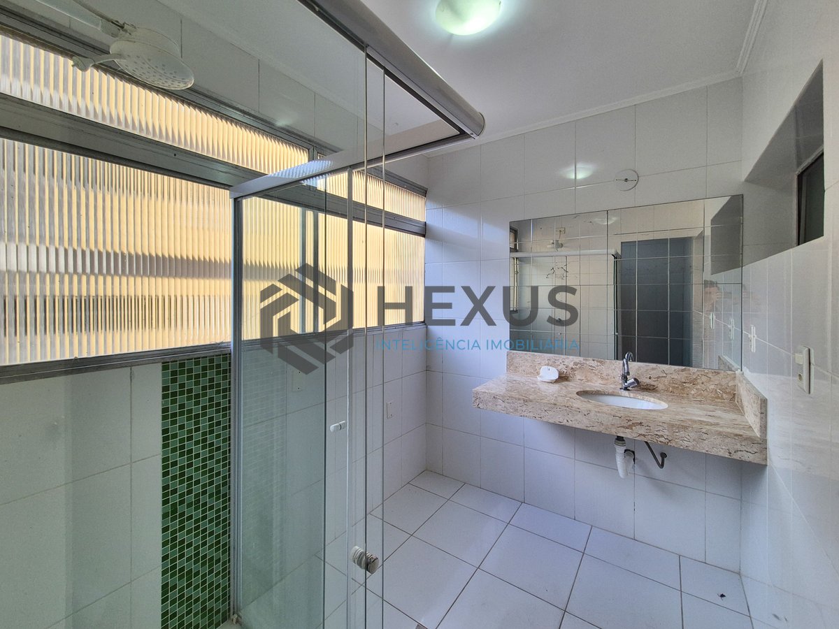 Foto 21 de Apartamento com varanda e lazer na quadra mar da Praia das Pitangueiras, Guaruja
