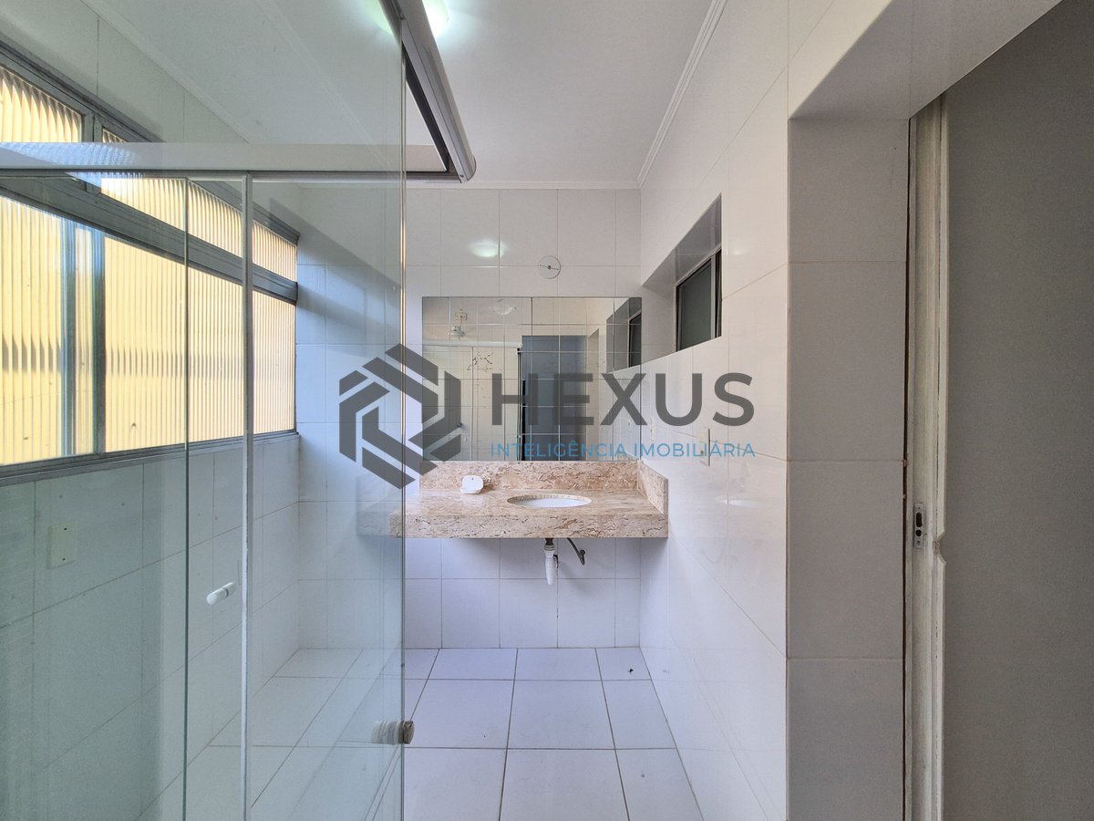 Foto 22 de Apartamento com varanda e lazer na quadra mar da Praia das Pitangueiras, Guaruja