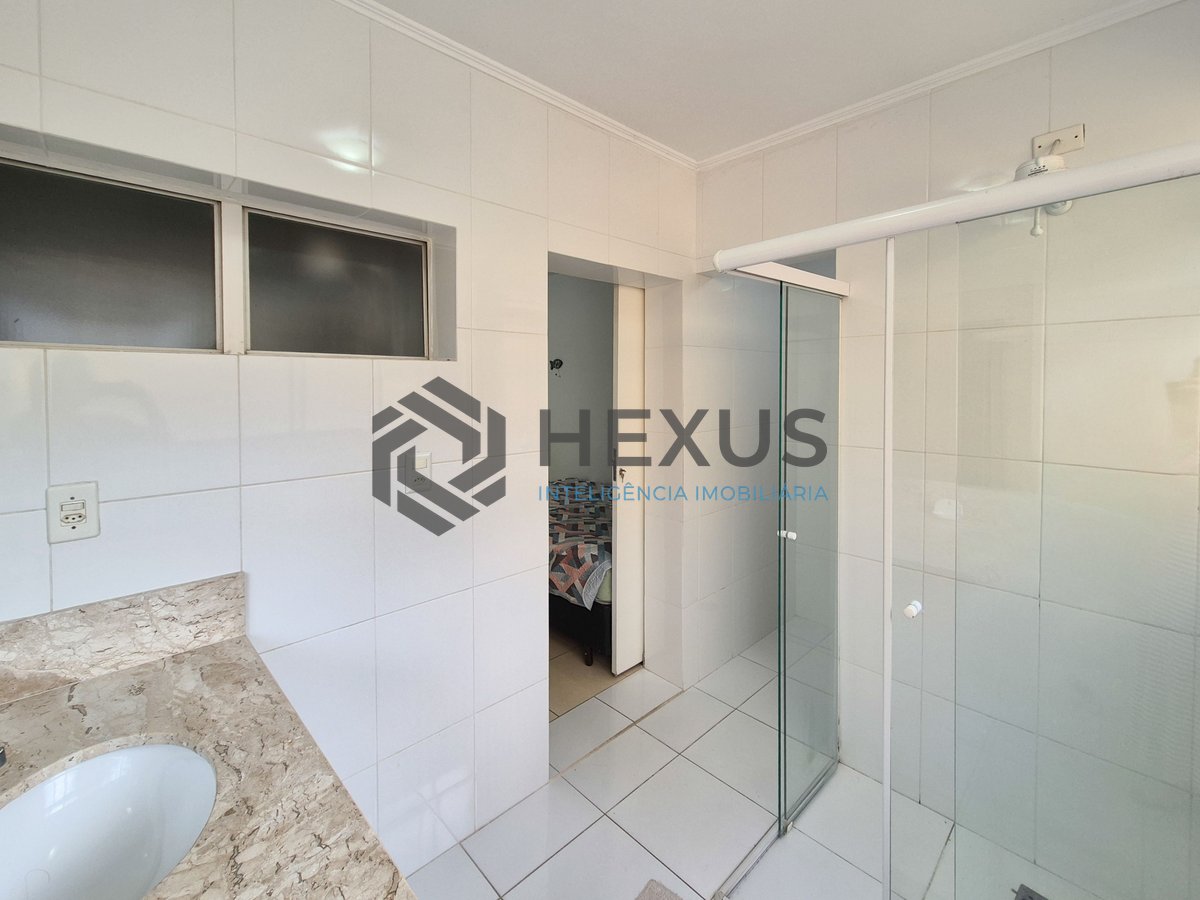 Foto 24 de Apartamento com varanda e lazer na quadra mar da Praia das Pitangueiras, Guaruja