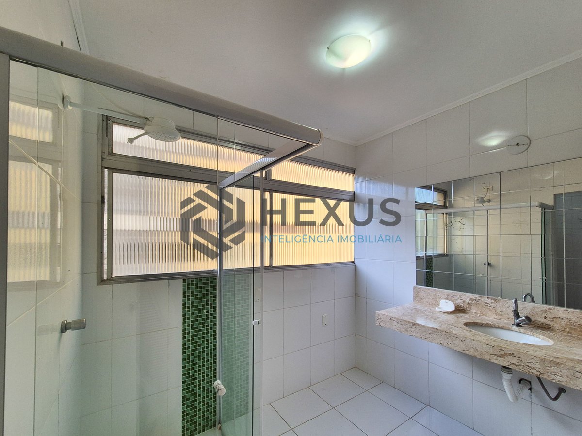 Foto 27 de Apartamento com varanda e lazer na quadra mar da Praia das Pitangueiras, Guaruja