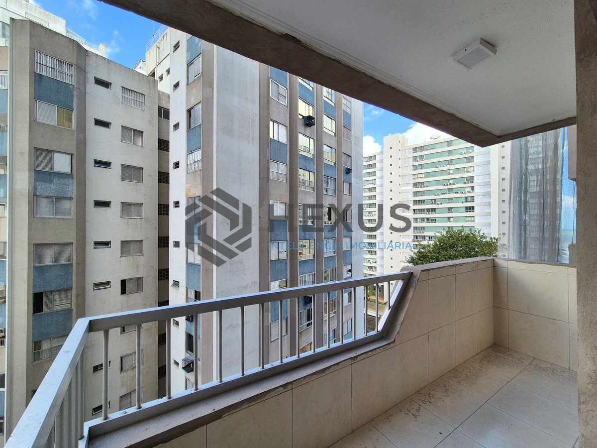 Foto 6 de Apartamento com varanda e lazer na quadra mar da Praia das Pitangueiras, Guaruja