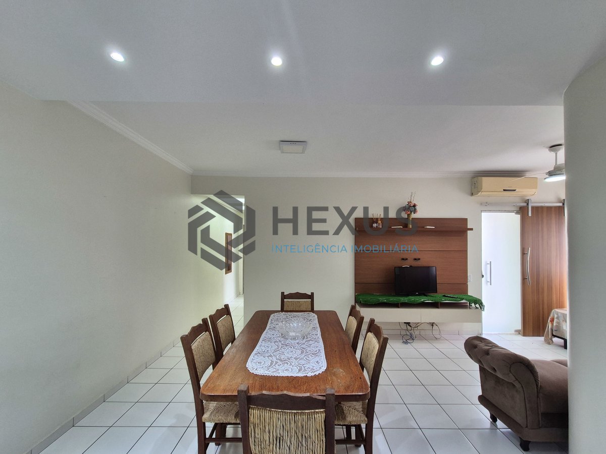 Foto 12 de Apartamento com varanda e lazer a uma quadra da Praia das Pitangueiras, Guaruja