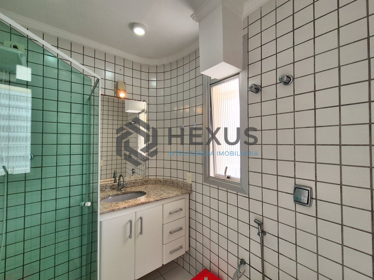 Foto 24 de Apartamento com varanda e lazer a uma quadra da Praia das Pitangueiras, Guaruja