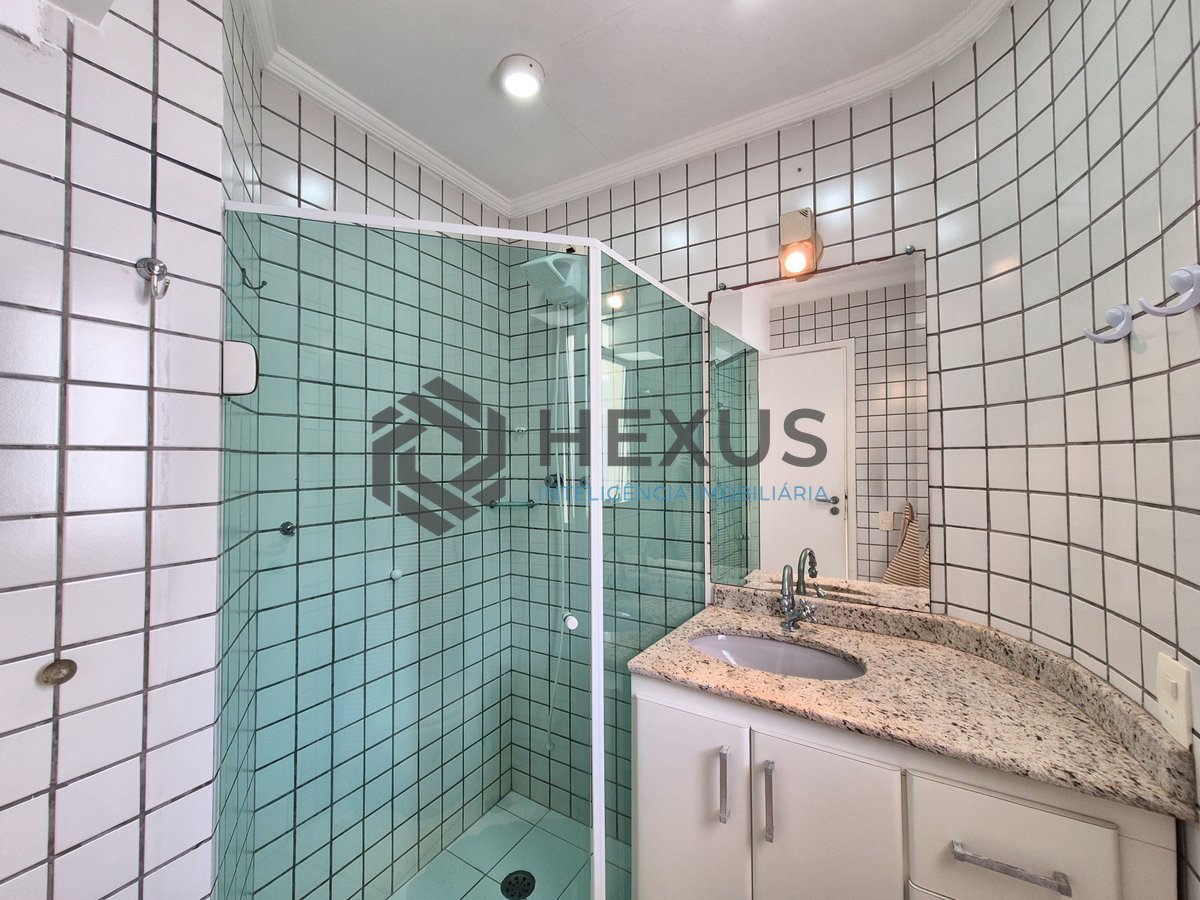 Foto 25 de Apartamento com varanda e lazer a uma quadra da Praia das Pitangueiras, Guaruja