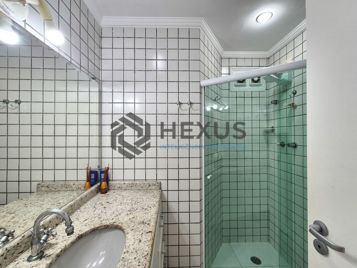 Foto 28 de Apartamento com varanda e lazer a uma quadra da Praia das Pitangueiras, Guaruja