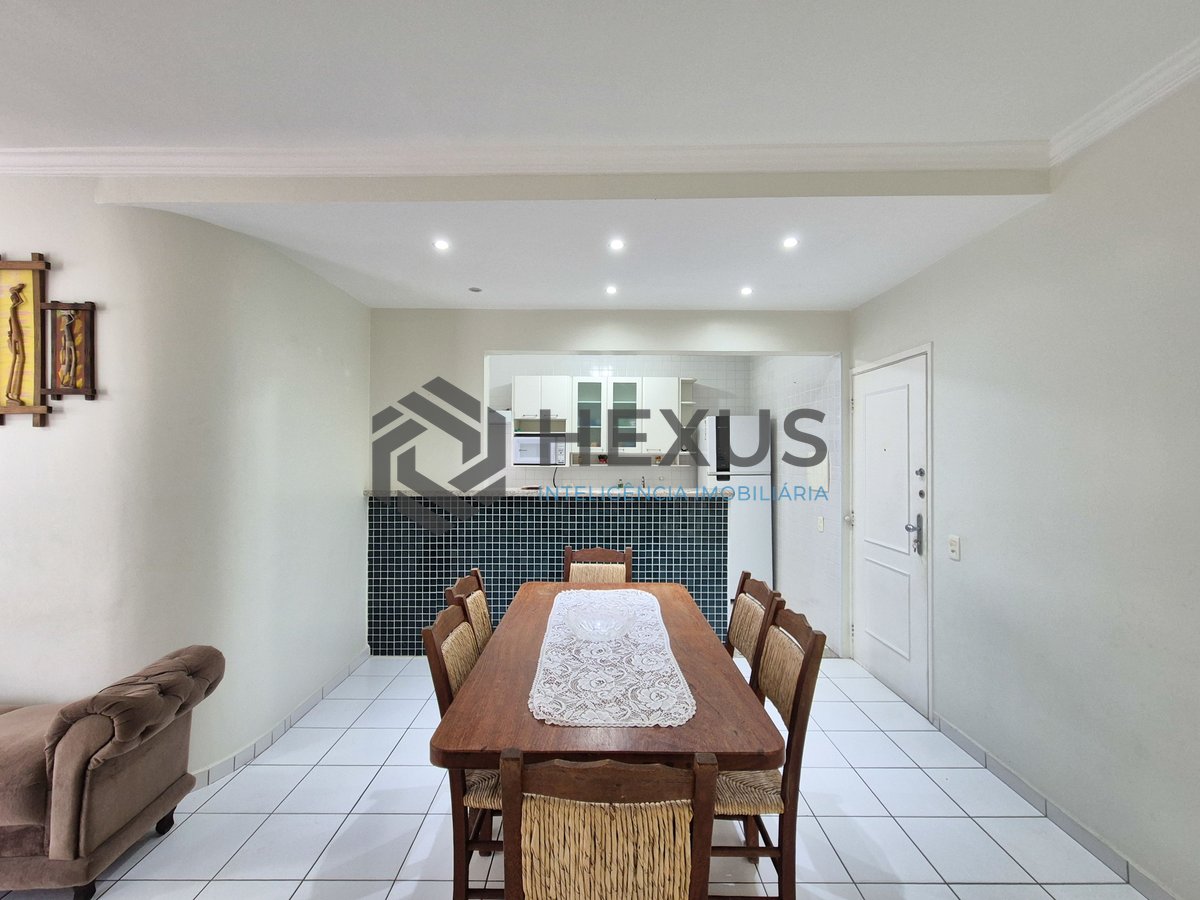 Foto 4 de Apartamento com varanda e lazer a uma quadra da Praia das Pitangueiras, Guaruja