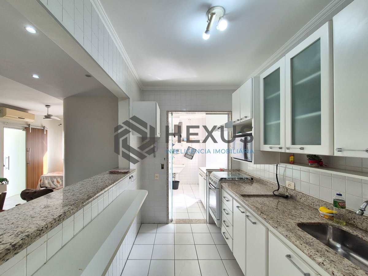 Foto 35 de Apartamento com varanda e lazer a uma quadra da Praia das Pitangueiras, Guaruja