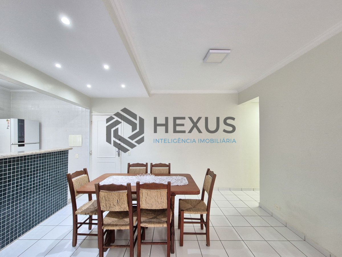 Foto 6 de Apartamento com varanda e lazer a uma quadra da Praia das Pitangueiras, Guaruja