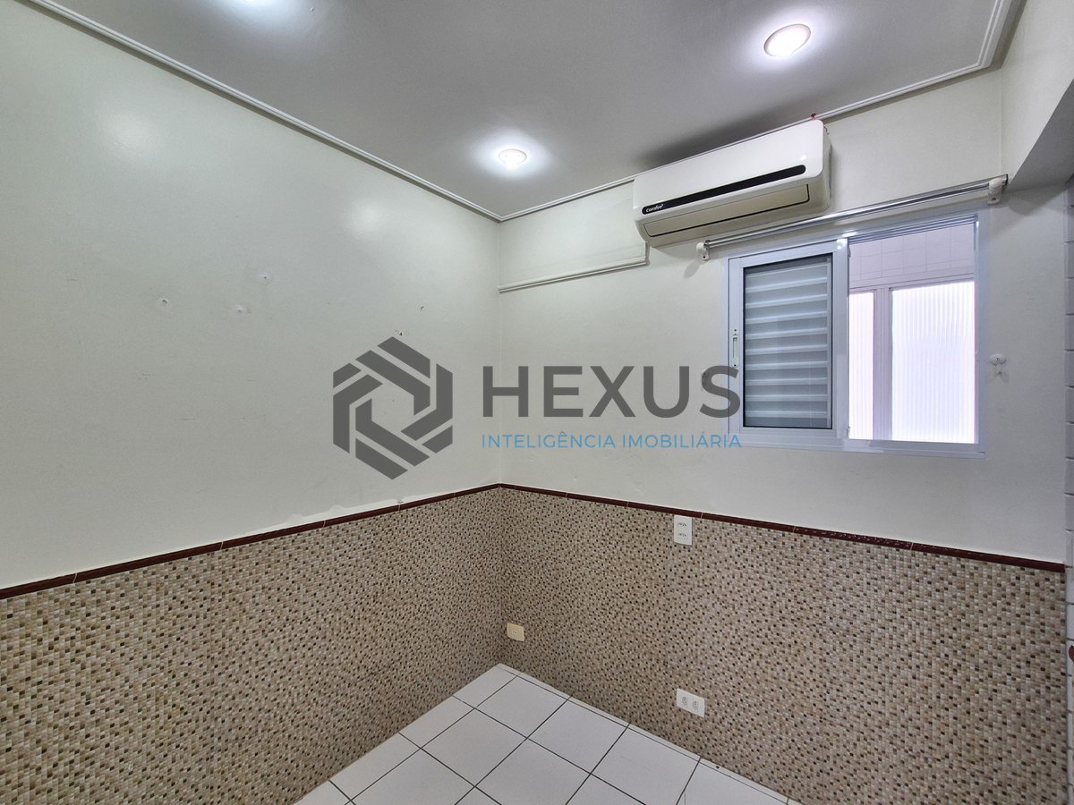 Foto 8 de Apartamento com varanda e lazer a uma quadra da Praia das Pitangueiras, Guaruja